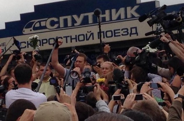 Навальний повернувся в Москву і оголосив, що йде на вибори мера