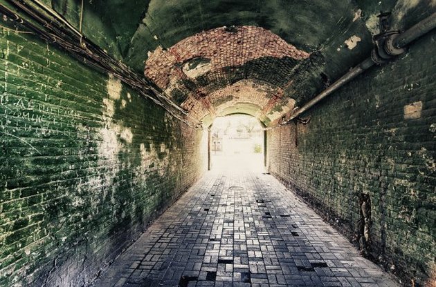 "Світло в кінці тунелю": вчені знайшли пояснення "потойбічним" маренням на порозі смерті
