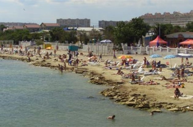 В Севастополе почти 400 человек отравились после купания на пляже