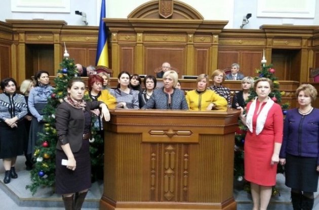 Украина занимает последнее место среди постсоветских стран по количеству женщин в парламенте