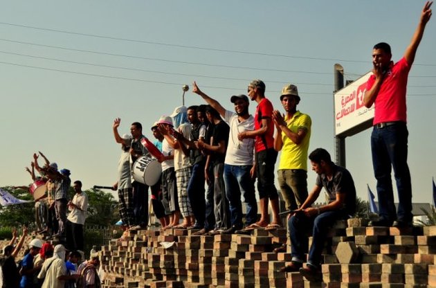 Исламисты в Египте призвали выходить на улицы, &quot;пока военные не прекратят свой мятеж&quot;