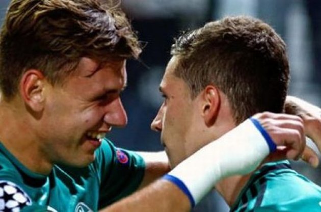 "Шальке" обыграл ПАОК и вышел в основной раунд Лиги Чемпионов