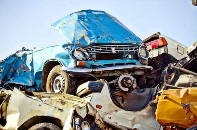 Формально утилизационный налог на авто взымается как с импортеров, так и с отечественных производителей