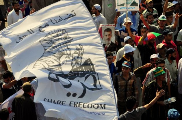 В Египте 11 сторонников свергнутого президента Мурси приговорены к пожизненному заключению
