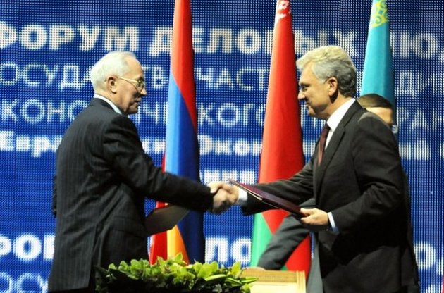 Азаров решил, к каким соглашениям в рамках ТС хочет присоединиться в первую очередь