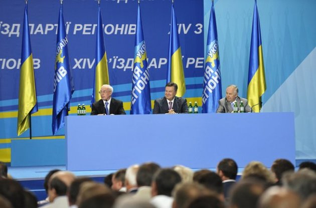Янукович прийде на збори фракції Партії регіонів для "чоловічої розмови"