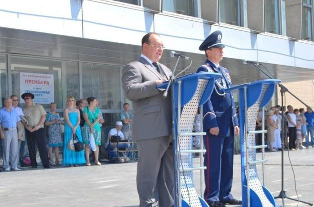 Володимир Струк виступає на центральній площі Луганська