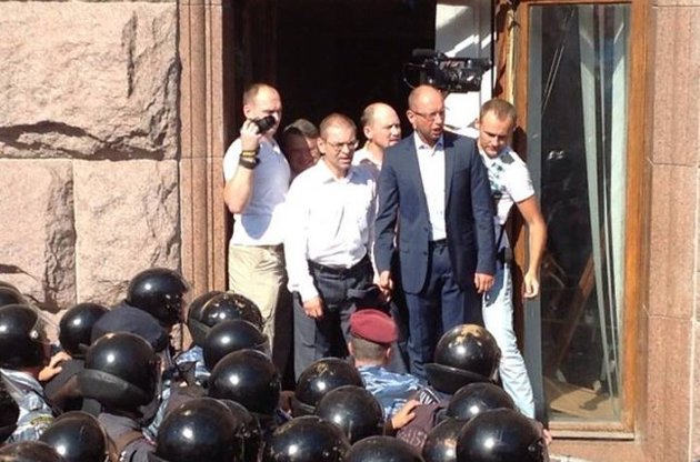 Яценюка вызвали на допрос в прокуратуру по делу о штурме Киевсовета