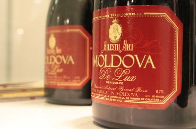 Президент Молдовы назвал запрет Россией молдавского вина "нехристианским актом"