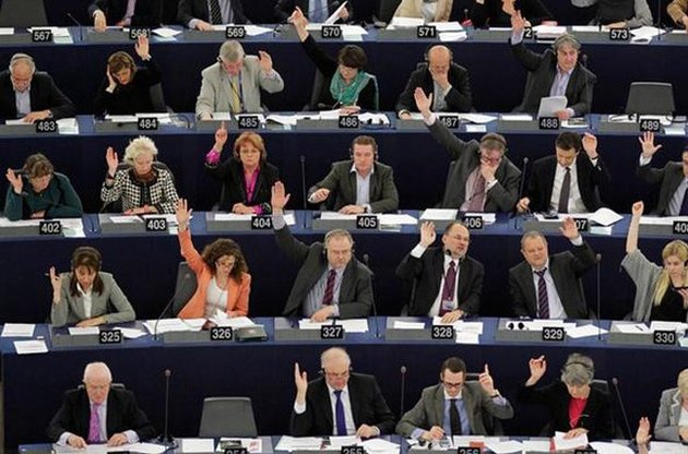 Европарламент осудил  политику России