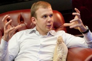 Молодобоги пожирають титанів?