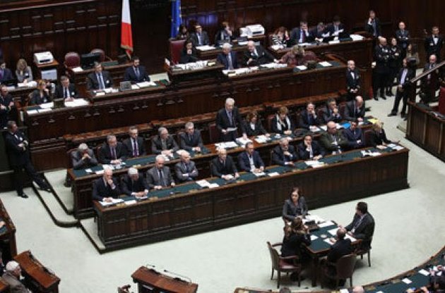 Розкол всередині партії Берлусконі може врятувати уряд Італії