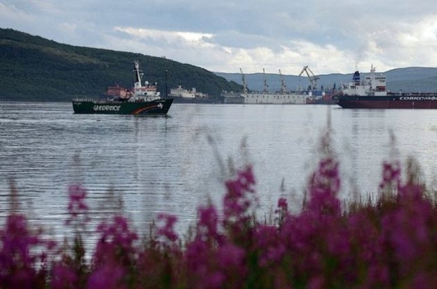 Захваченное российскими пограничниками судно Arctic Sunrise ходило под флагом Нидерландов