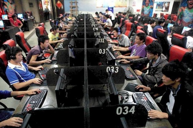 За китайцами в соцсетях следят 2 млн государственных контролеров