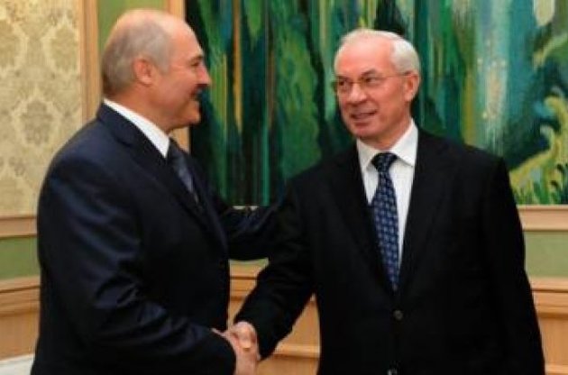 Лукашенко запропонував Азарову шукати нову форму співпраці з Митним союзом