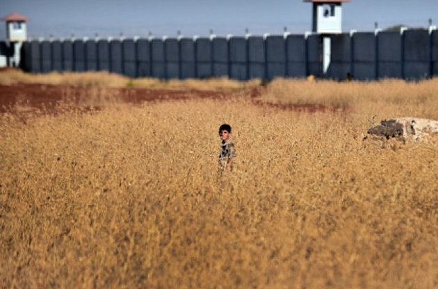 Туреччина почала будівництво стіни на кордоні з Сирією