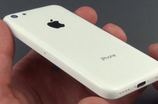 Apple уполовинить виробництво бюджетної версії нового iPhone