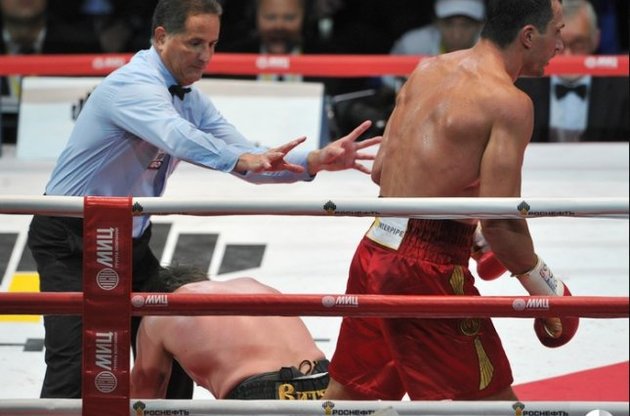 Во время боя Кличко не только "висел" на сопернике