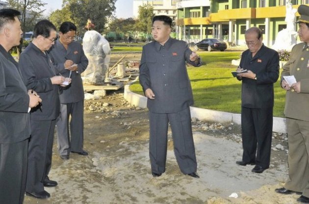 Ким Чен Ына снова поймали на "фотошопе"