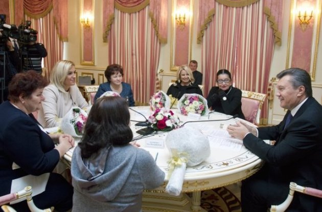 Янукович пообещал женщинам трехуровневую пенсионную систему