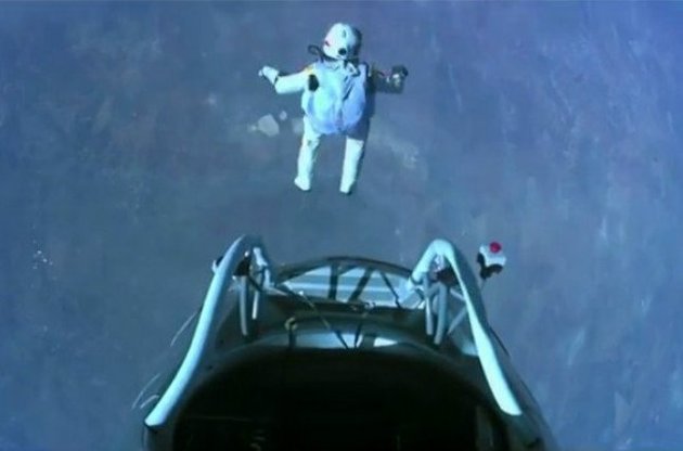 Опубликована полная видеозапись прыжка экстремала Феликса Баумгартнера из стратосферы