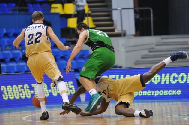 Киевляне вновь споткнулись на домашнем паркете