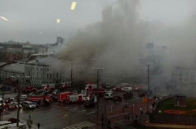 Пожар в московском театре тушили 40 пожарных машин