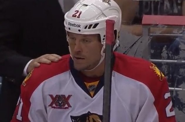 Кристофер Барч вырвал себе зуб, отбывая двухминутный штраф