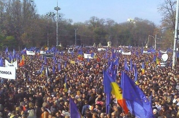 На стотысячном митинге в Кишиневе приняли проевропейскую декларацию