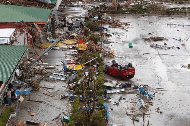 Через тайфун на Філіппінах загинуло не менше 1200 осіб