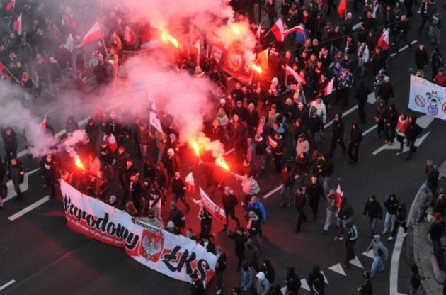 В марше ультраправых в Варшаве приняли участие до 70 тыс. человек