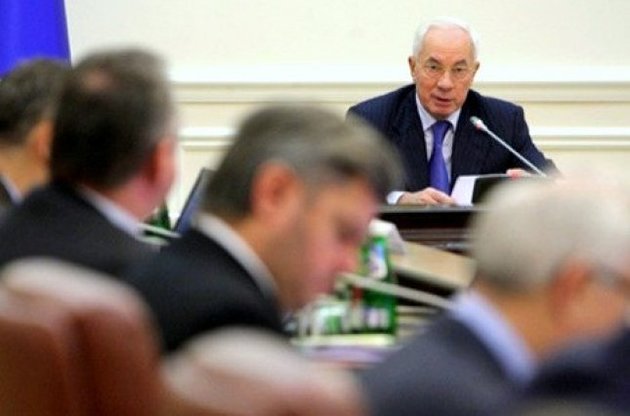 Азаров заговорив про кадрові зміни у Кабміні після критики міністрів Януковичем