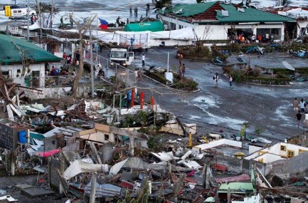 Число жертв супертайфуна на Филиппинах приближается к 2,5 тыс человек