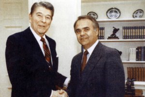 Кабінет з вікнами на Білий дім