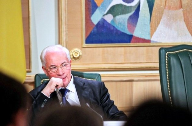 Азаров погрожує звільнити міністрів, яких розкритикував Янукович, якщо вони не поліпшать свою роботу