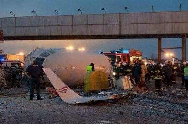 Росія розпочала розшифрування "чорних скриньок" літака, що розбився у Казані
