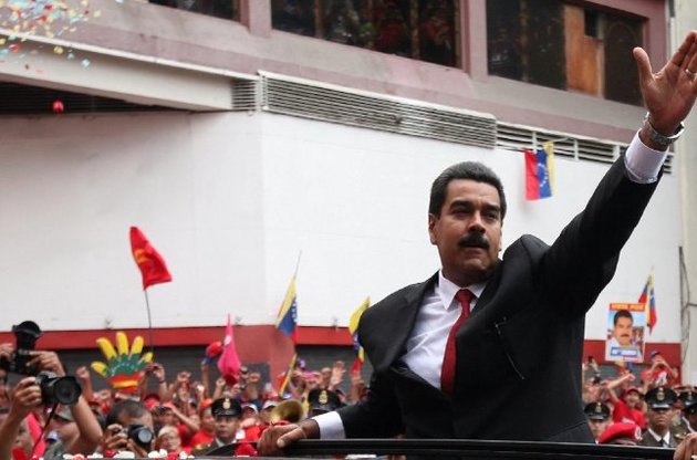 Президент Венесуэлы получил особые полномочия для борьбы с "продажной буржуазией"