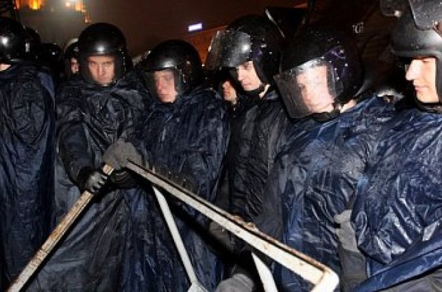 "Беркут" не дал установить палатки на Майдане