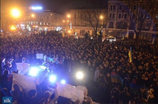 Євромайдан у Львові вимагає відставки уряду Азарова