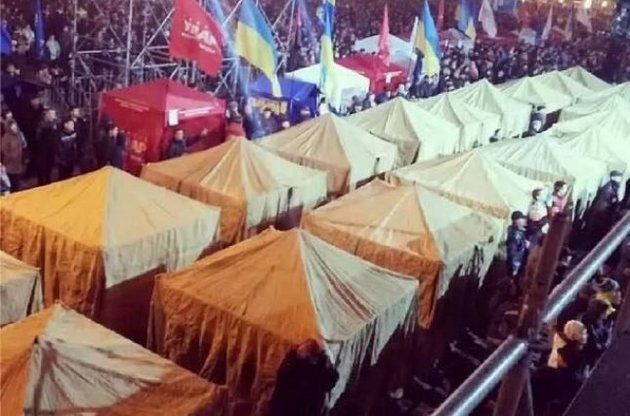 Євромайдан вистояв ніч: "Беркут" намагався розігнати мітингувальників