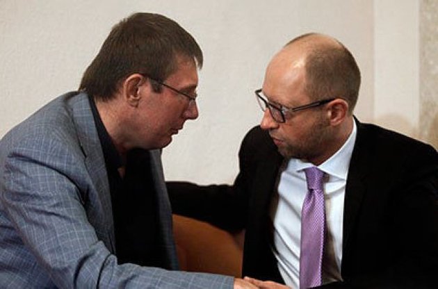 Яценюк и Луценко не смогли улететь к Тимошенко