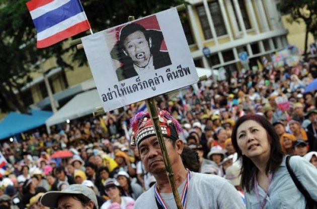 Демонстранты в Бангкоке блокировали третье правительственное здание