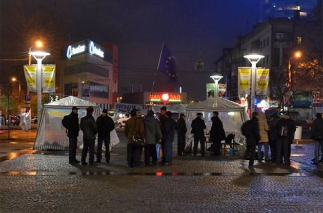 В Днепропетровске неизвестные снесли Евромайдан, есть пострадавшие