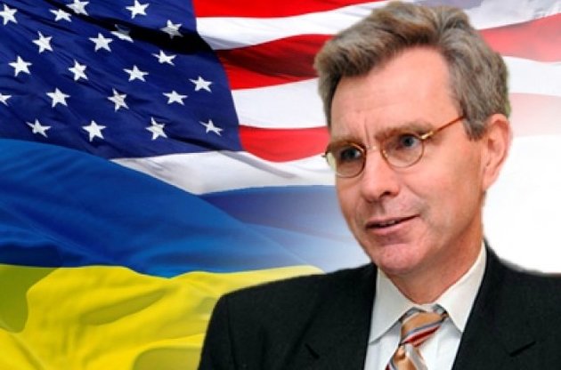 Джеффри Пайетт заверил, что петиция о санкциях против Януковича не является угрозой Вашингтона Киеву