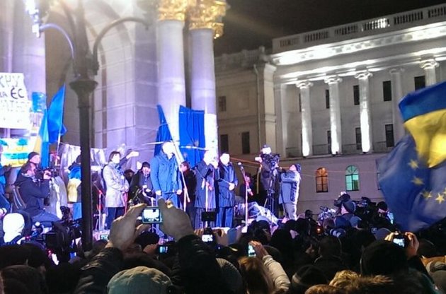 На Евромайдане выступили лидеры украинской оппозиции
