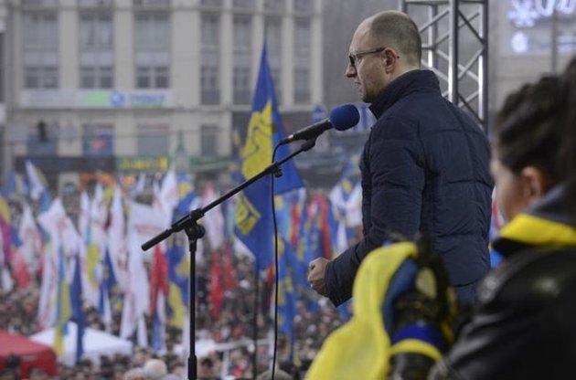 Яценюк соберет всех в понедельник в 8 утра на Майдане, чтобы требовать отставку правительства