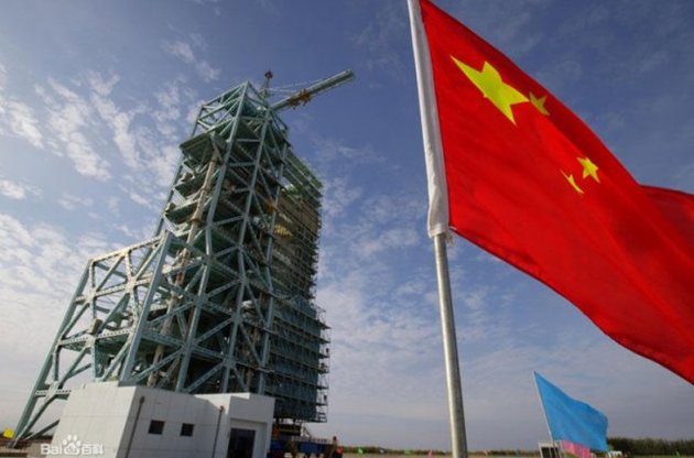 Китай успешно отправил на Луну ракету-носитель с "нефритовым зайцем" на борту