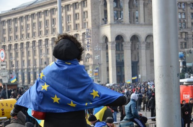 Евромайдан начал новый день протестов с молитвы