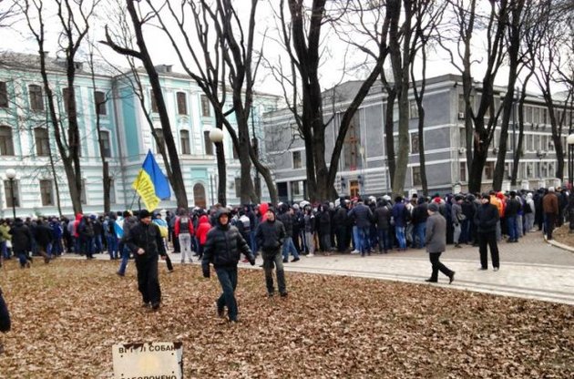 "Титушки" перемещаются по Мариинскому парку