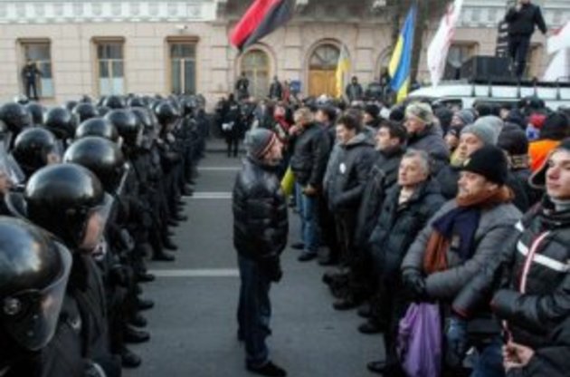 Главы МИД стран НАТО осудили применение силы против мирных демонстрантов в Украине